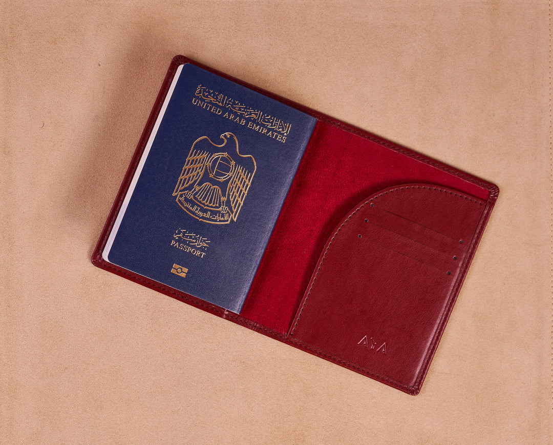حافظة جواز السفر بمناسبة الاحتفال باليوم الوطني الخمسين لدولة الإمارات العربية المتحدة- باللون الكستنائي