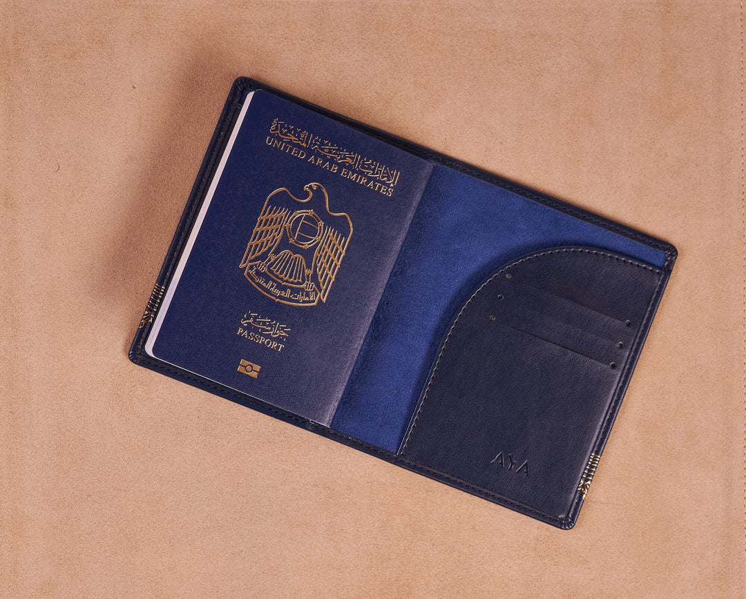 حافظة جواز السفر بمناسبة الاحتفال باليوم الوطني الخمسين لدولة الإمارات - الأزرق الداكن