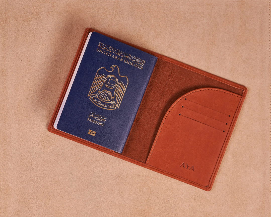 حافظة جواز السفر بمناسبة الاحتفال باليوم الوطني الخمسين لدولة الإمارات - البني